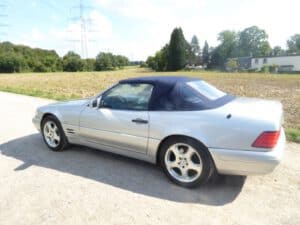 Ein geprüftes Auto nach abgeschlossener Begutachtung durch einen Kfz-Sachverständigen.