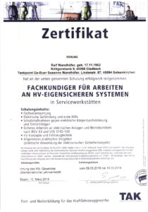 Zertifikat des Kfz-Gutachters, das seine Fachkunde für Arbeiten an HV-eigensicheren Systemen im Fahrzeug bestätigt.