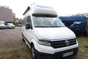 Campervan Wohnmobil auf Stellplatz. Wohnmobil Gutachten für Bewertung und Schadenprüfung