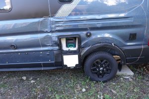 Detail eines Seitenschadens am Campervan Schadensdokumentation für Wohnmobil Gutachten